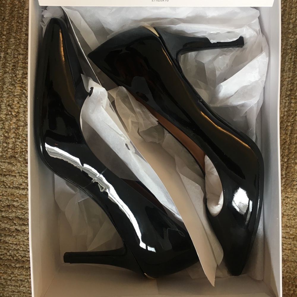 CALVIN KLEIN GAYLE PUMP